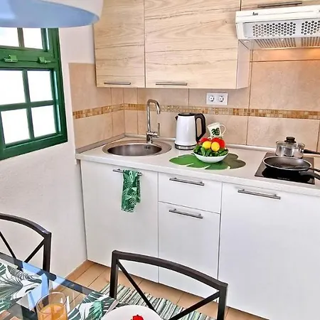 Palm Garden - - Pool - Glasfaserinternet Apartman